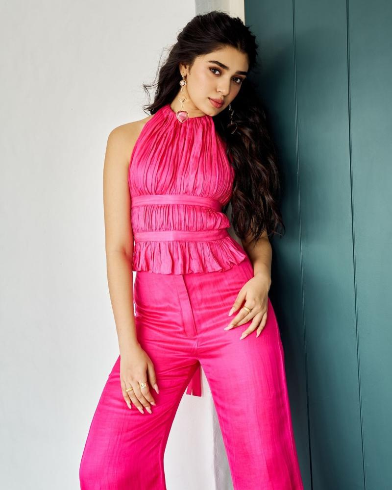 krithi-shetty-wear-pink-dress
